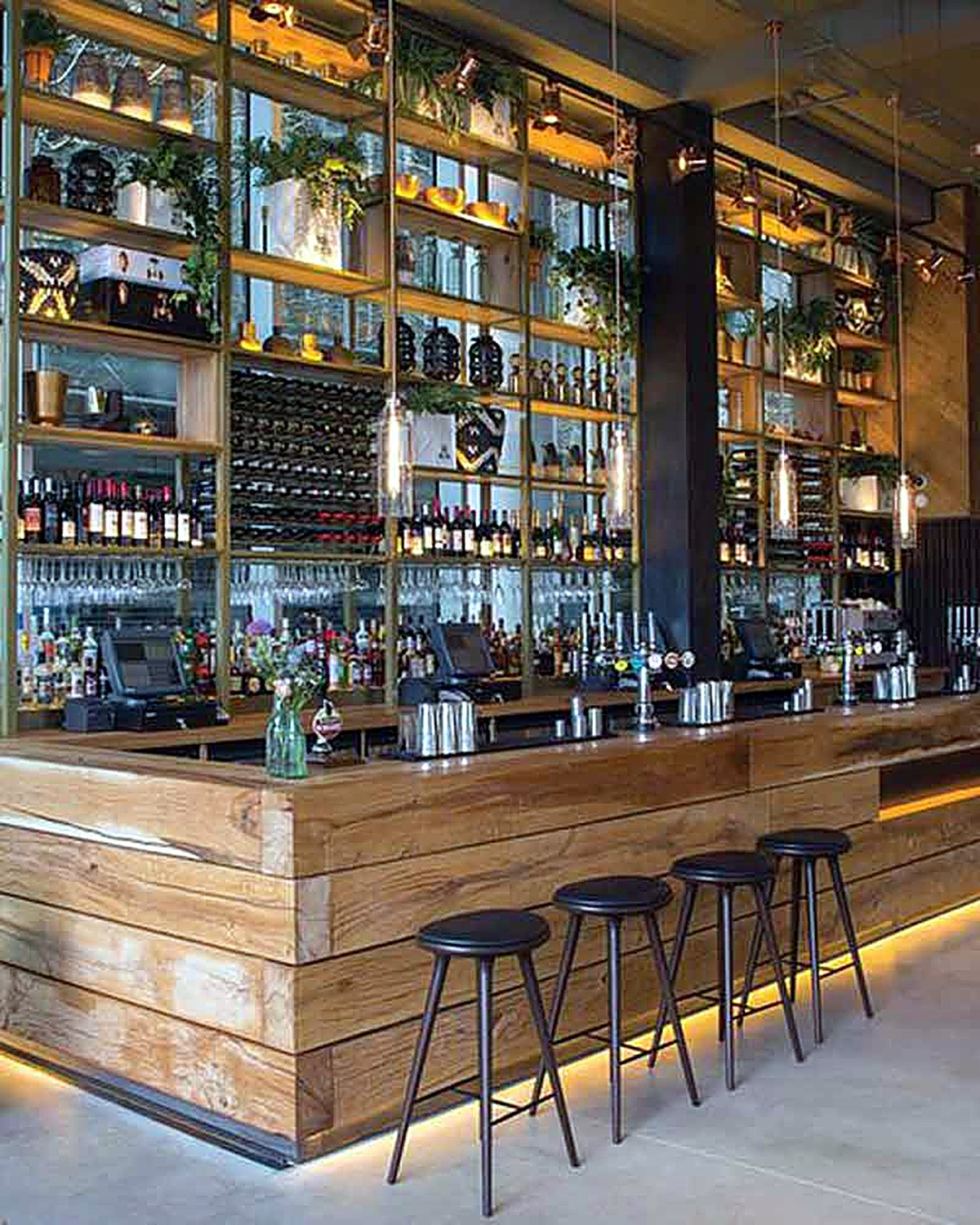 Bar en bois massif : agencement en bois en Guyane
