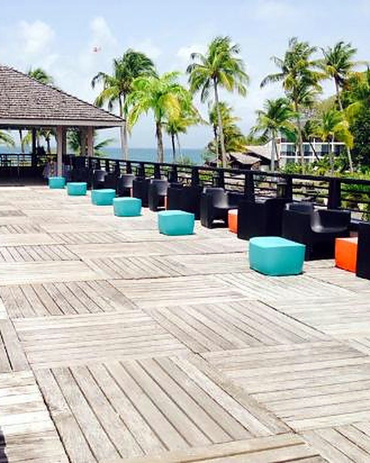 Terrasse en lames grisées : deck et terrasse en bois en Guyane