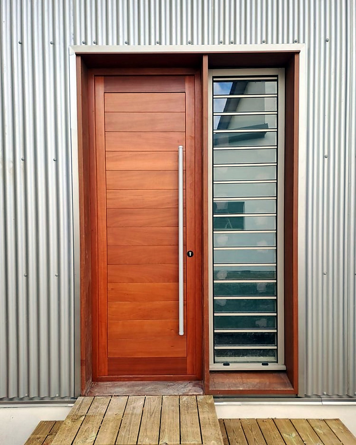 Porte d'entrée en bois exotique sur mesure en Guyane