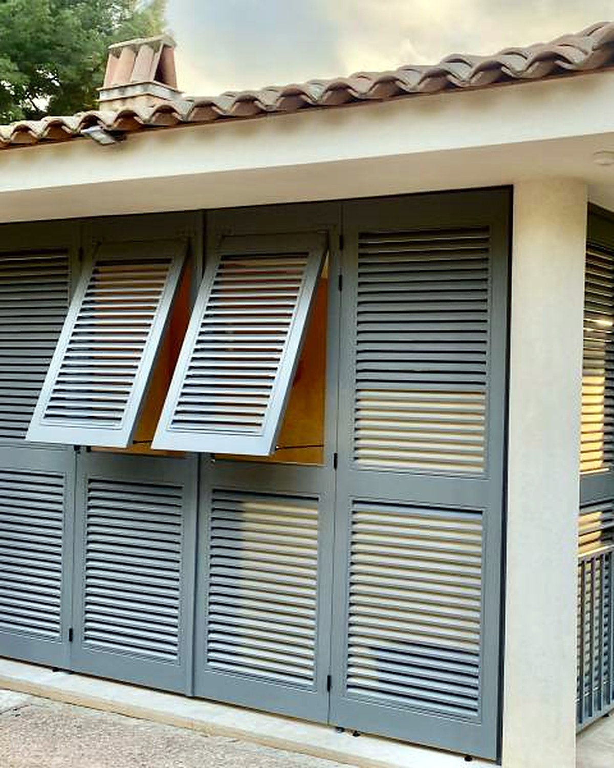 Volets bahama de villa sur mesure en Guyane