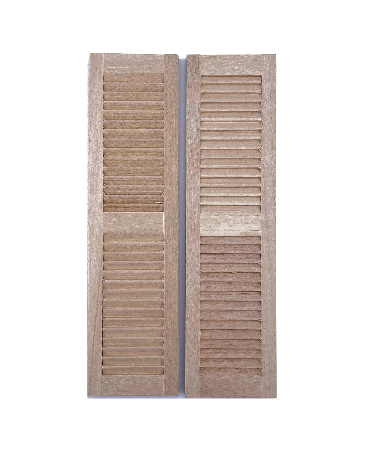 Persiennes en bois brut sur mesure en Guyane