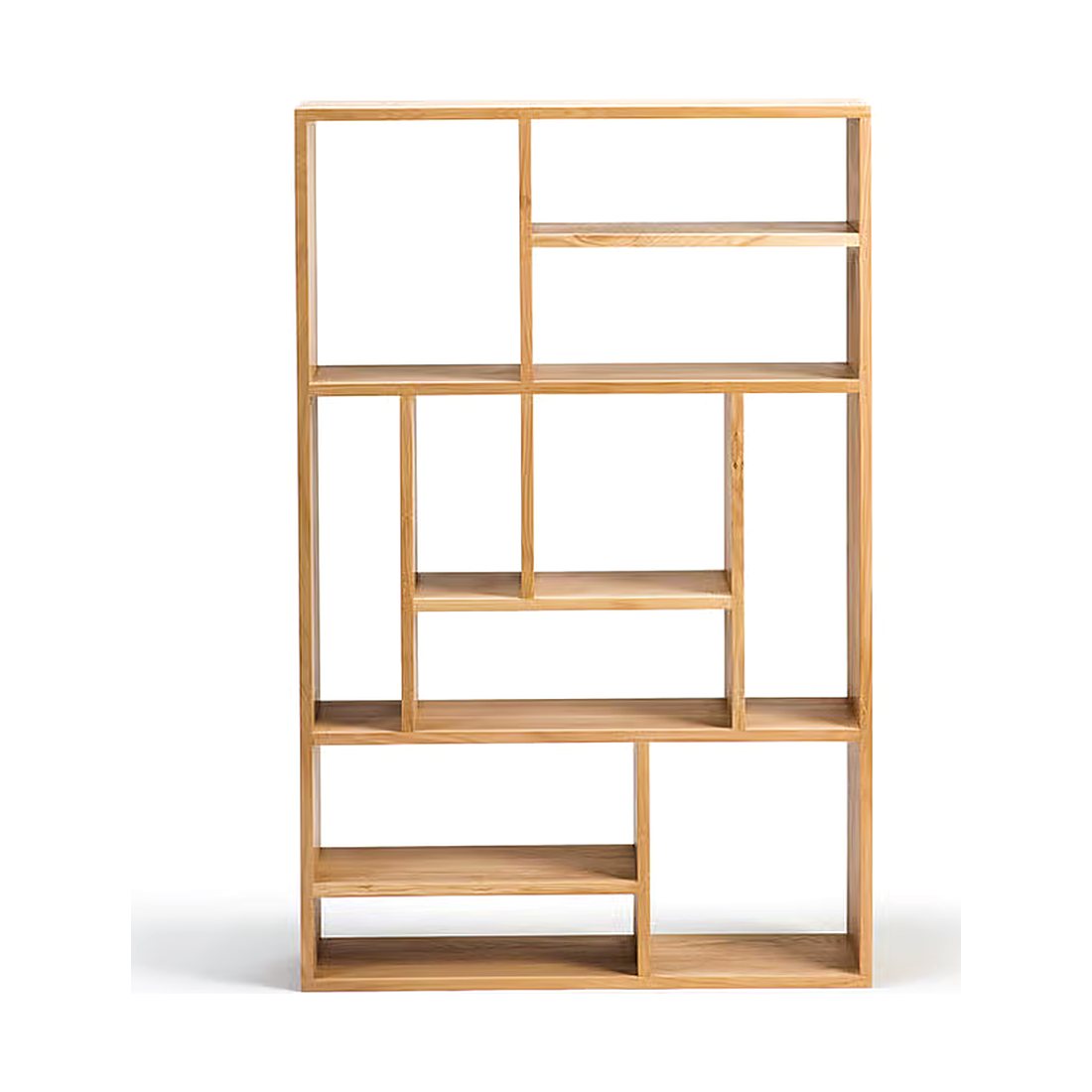 Bibliothèque asymétrique sur mesure, photographié sur fond blanc